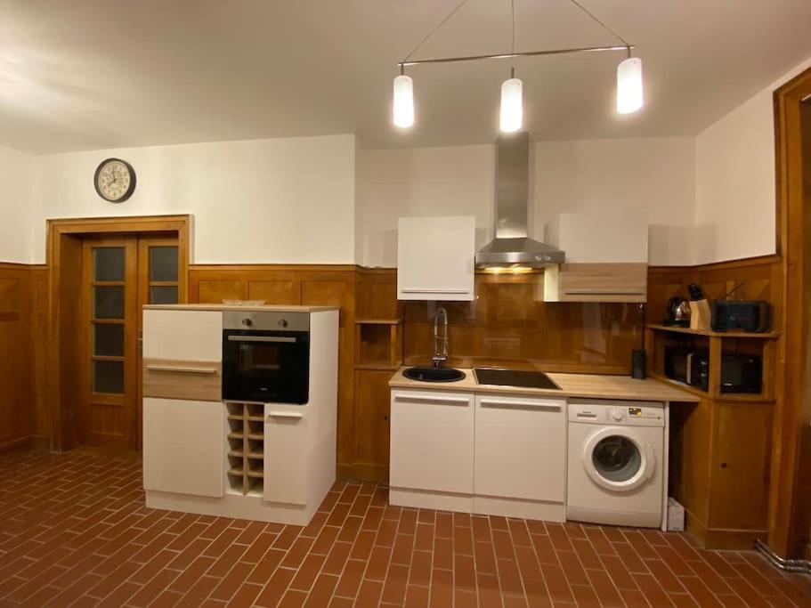 Herrenhaus Hoeniger Flughafen 11min/wienmitte 12min Apartament